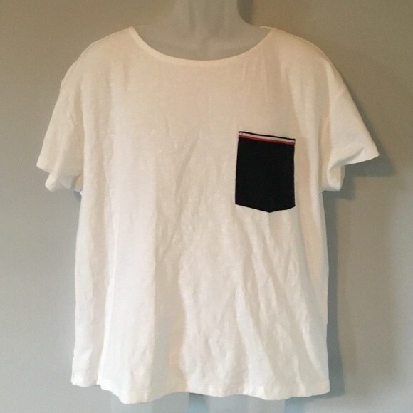 Tommy Hilfiger mens short sleeve t-shirt white w/black pocket. Size Large NWT - Picture 2 of 6
